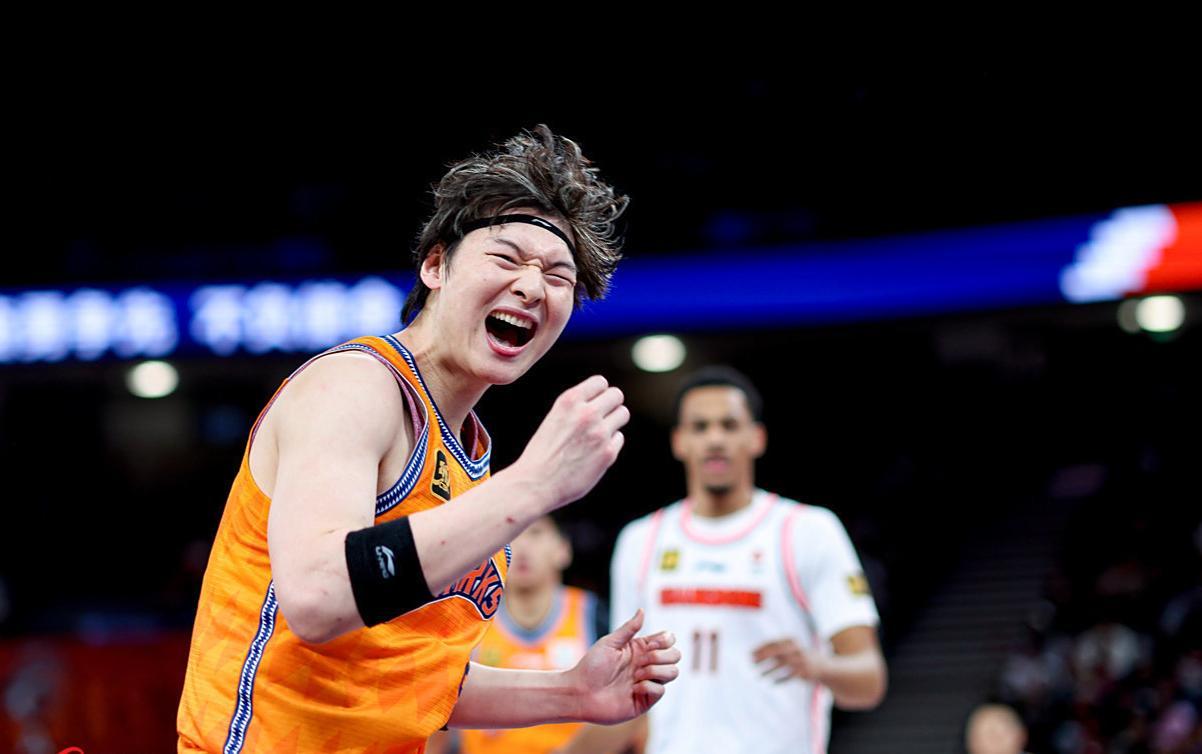 CBA上海19人名单！7名球员续约，王哲林再打3年，张镇麟强势加盟