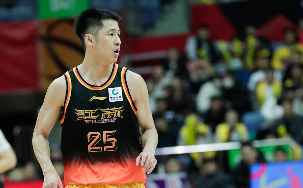 CBA上海19人名单！7名球员续约，王哲林再打3年，张镇麟强势加盟