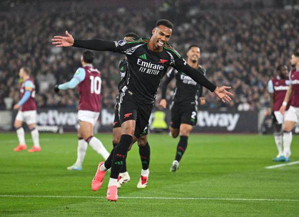 注册入口-半场互捅追平历史纪录，厄德高复出枪手强势反弹！