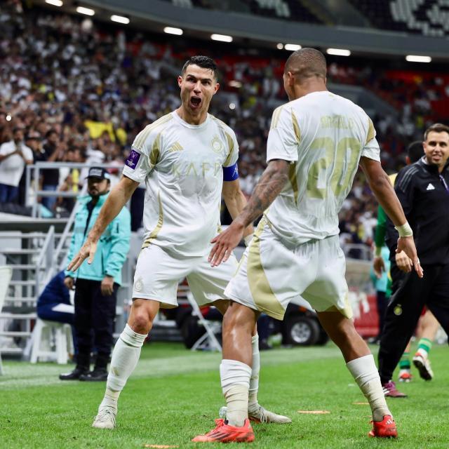 全球赛事-3场5球，C罗第13次单年进球超40，进完倒勾又献佳作