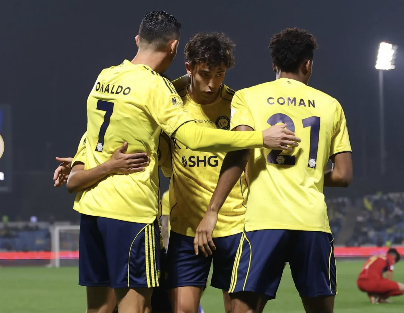 赛程分析-“住在越位线上” 40岁C罗用5越位拼来1进球 球迷嘲讽：就等吃饼