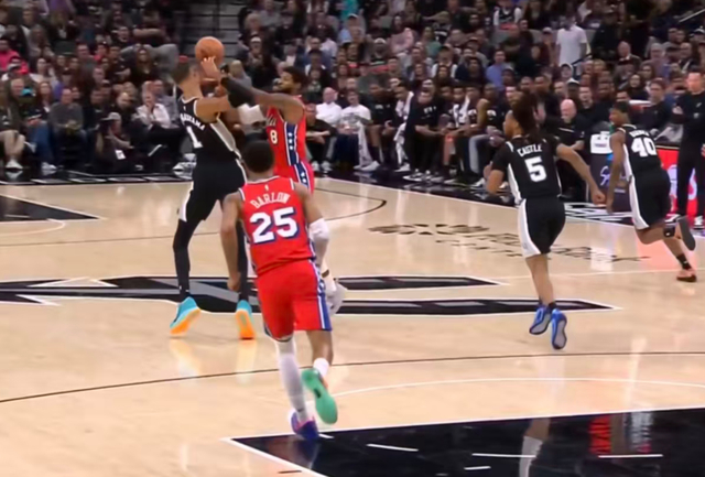 直播观看-我去！又伤1个！强行带伤回归卡规则！文班真的很想要！给他吗|MVP|保罗·乔治|圣安东尼奥马刺队|费城76人队|卢卡-东契奇_新浪体育_新浪新闻