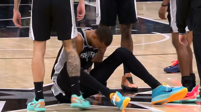 直播观看-我去！又伤1个！强行带伤回归卡规则！文班真的很想要！给他吗|MVP|保罗·乔治|圣安东尼奥马刺队|费城76人队|卢卡-东契奇_新浪体育_新浪新闻