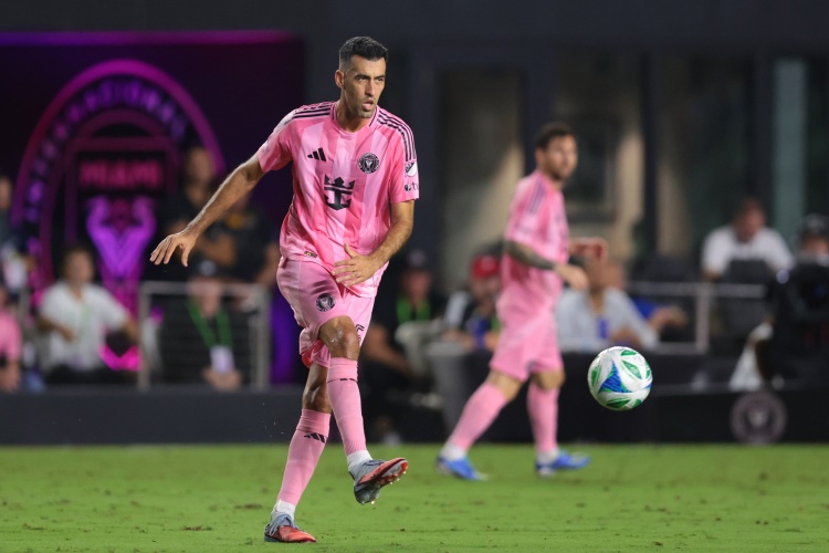 英雄联盟S赛2025-人未走，枷锁先至！萨拉赫的“暮色之路”会比梅西和C罗更难抉择